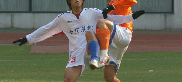 B体育电竞-日本足球甲级别联赛球员向比赛展示实力