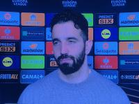 B体育活动-里昂主帅宣布阵容调整备战下一场比赛