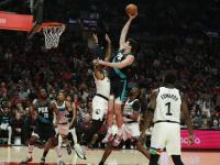 B体育官方-包含开拓者战胜独行侠，利拉德和麦科勒姆双双进账超20分的词条