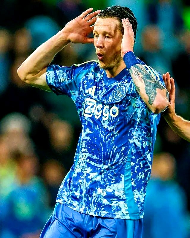 包含阿贾克斯实力碾压，赢得宝贵胜利的词条