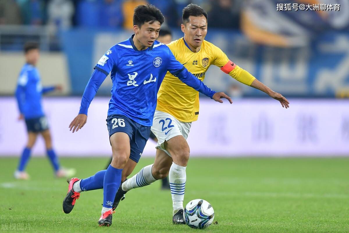 包含阿贾克斯实力碾压，赢得宝贵胜利的词条