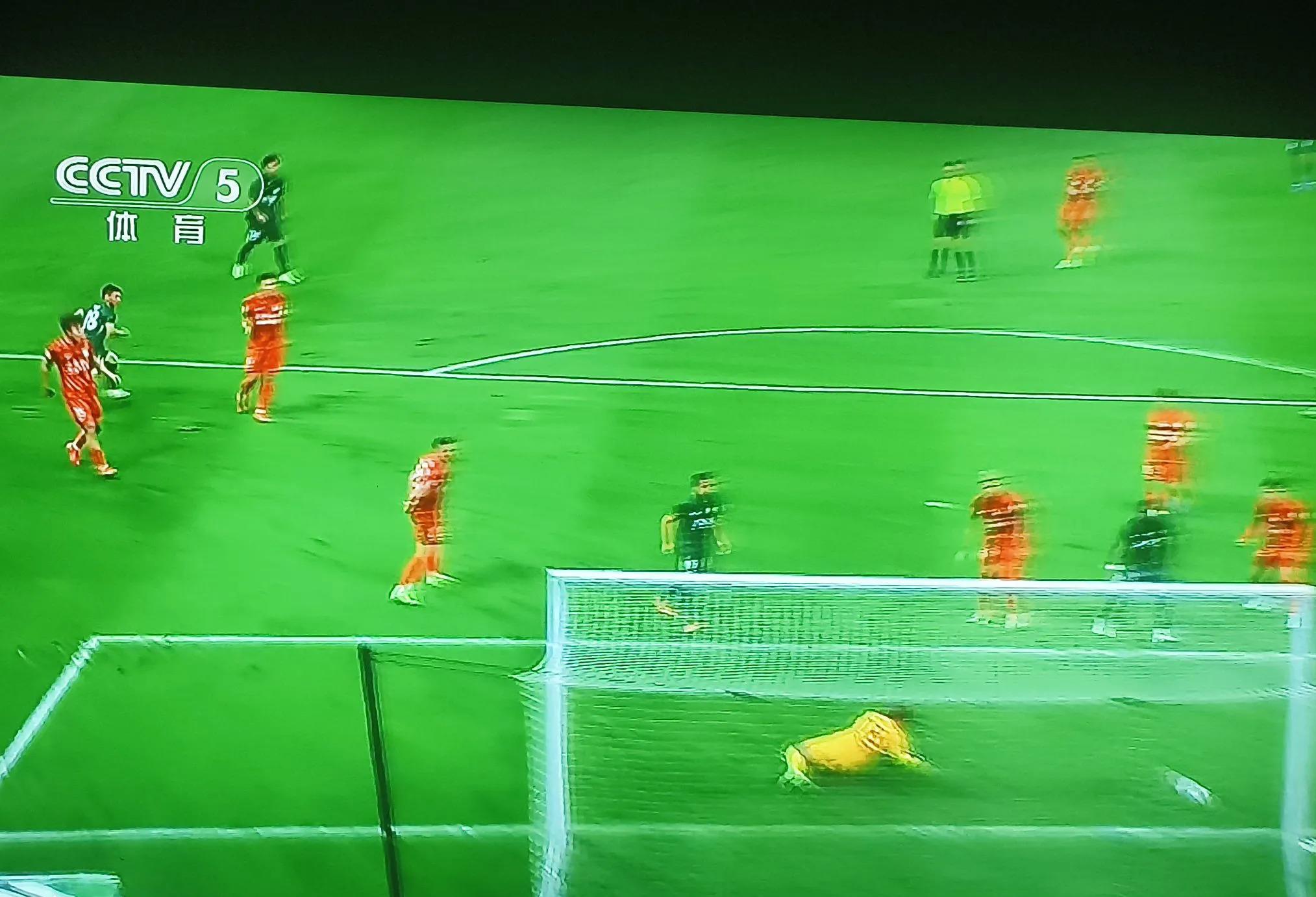 保级大战：河南建业对阵天津泰达，势均力敌的简单介绍