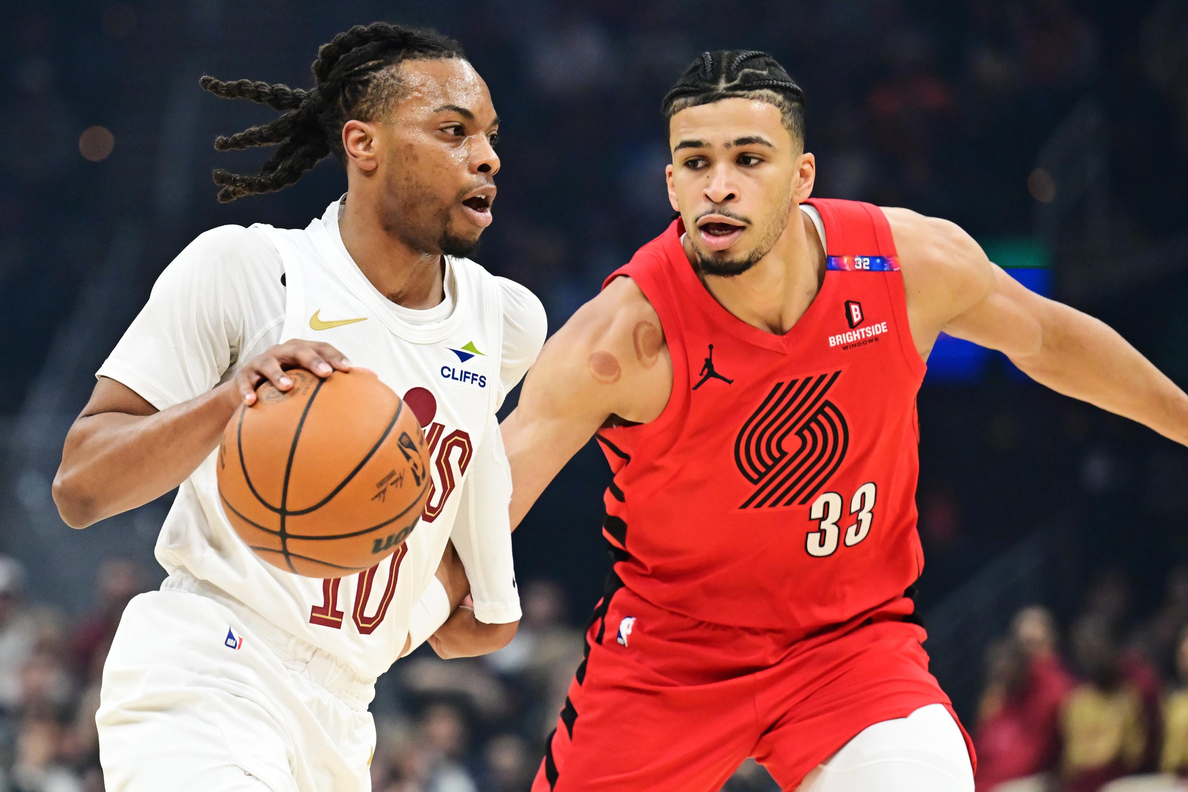 骑士队前锋在比赛中拼尽全力