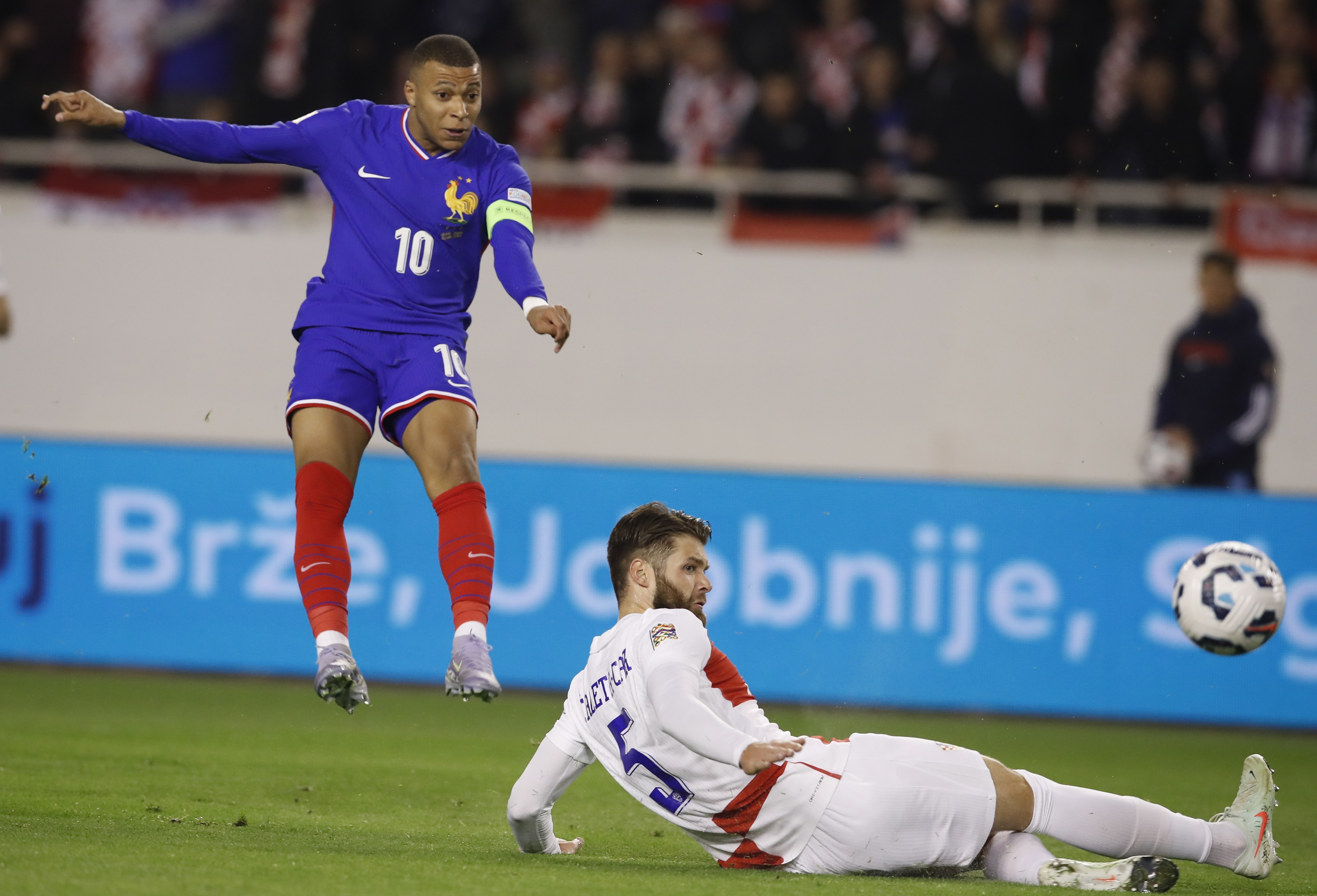 欧洲足球赛场将迎来一场势均力敌的比赛 欧洲足球赛场将迎来一场势均力敌的比赛