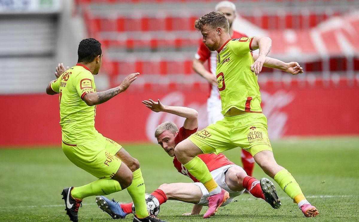 马德里竞技击败瓦伦西亚，取得胜利