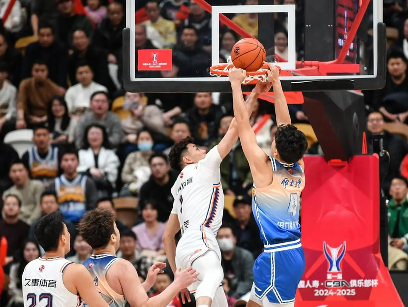 关于球队解围工作不力，失球频出的信息