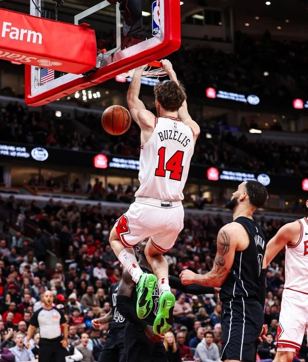 包含公牛主场力擒马刺，拉文砍下35分的词条