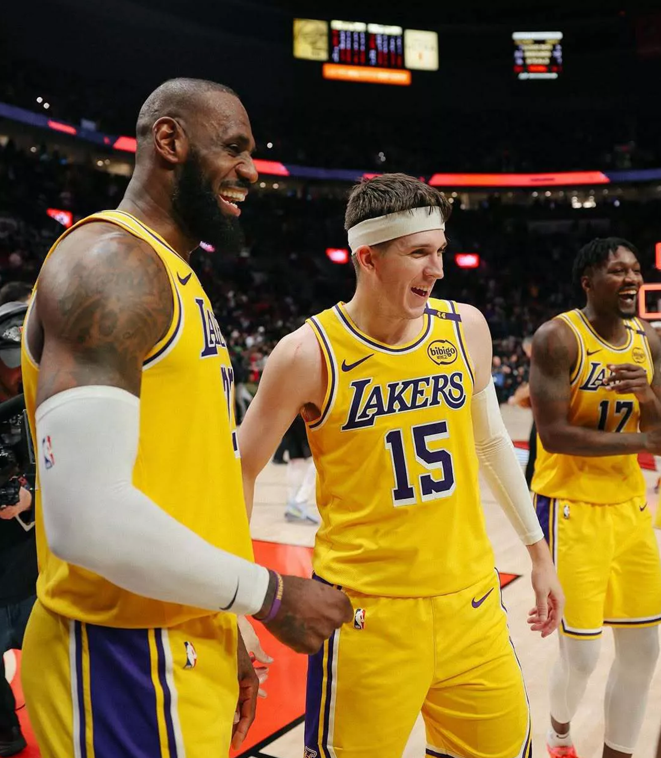 雄鹿擒下独行侠,詹姆斯再度砍下三双 雄鹿擒下独行侠,詹姆斯再度砍下三双