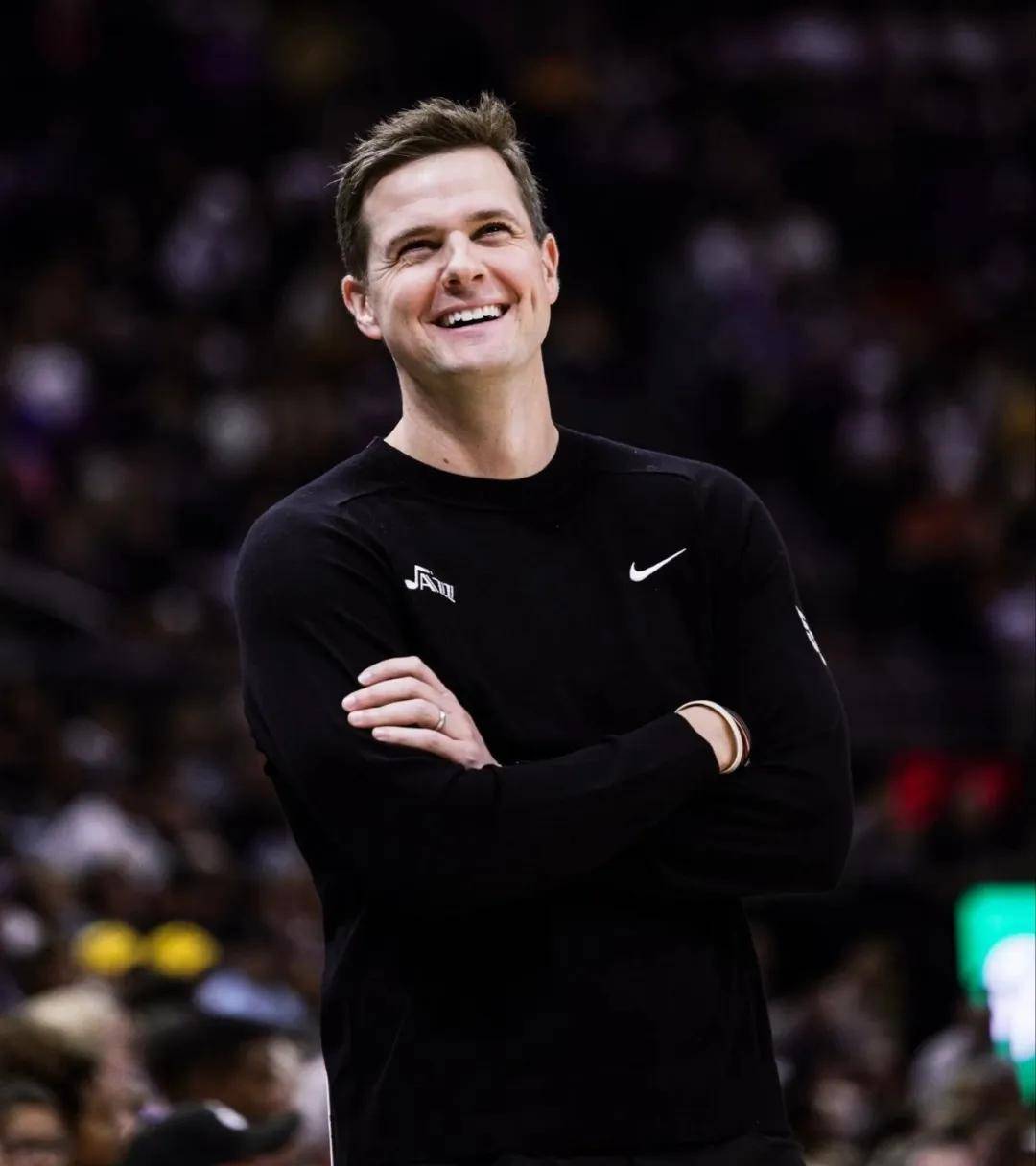 爵士负于马刺低迷不振