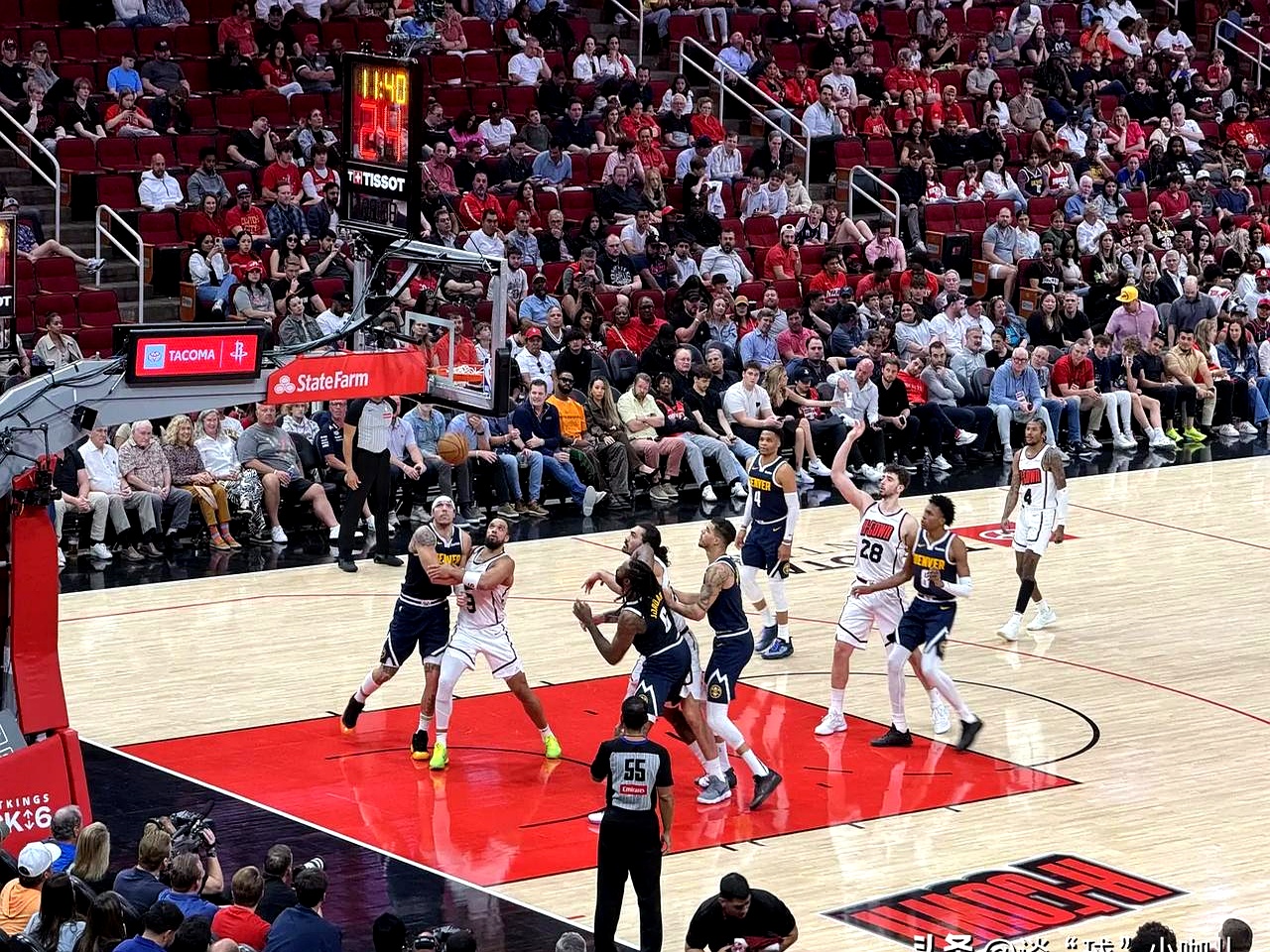 火箭客场不敌掘金,遭遇三连败 火箭客场不敌掘金,遭遇三连败