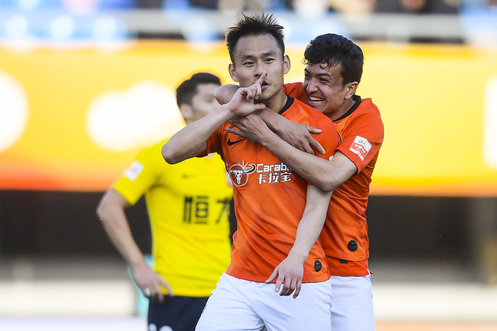 包含四川队主场喜获胜利，提升士气的词条