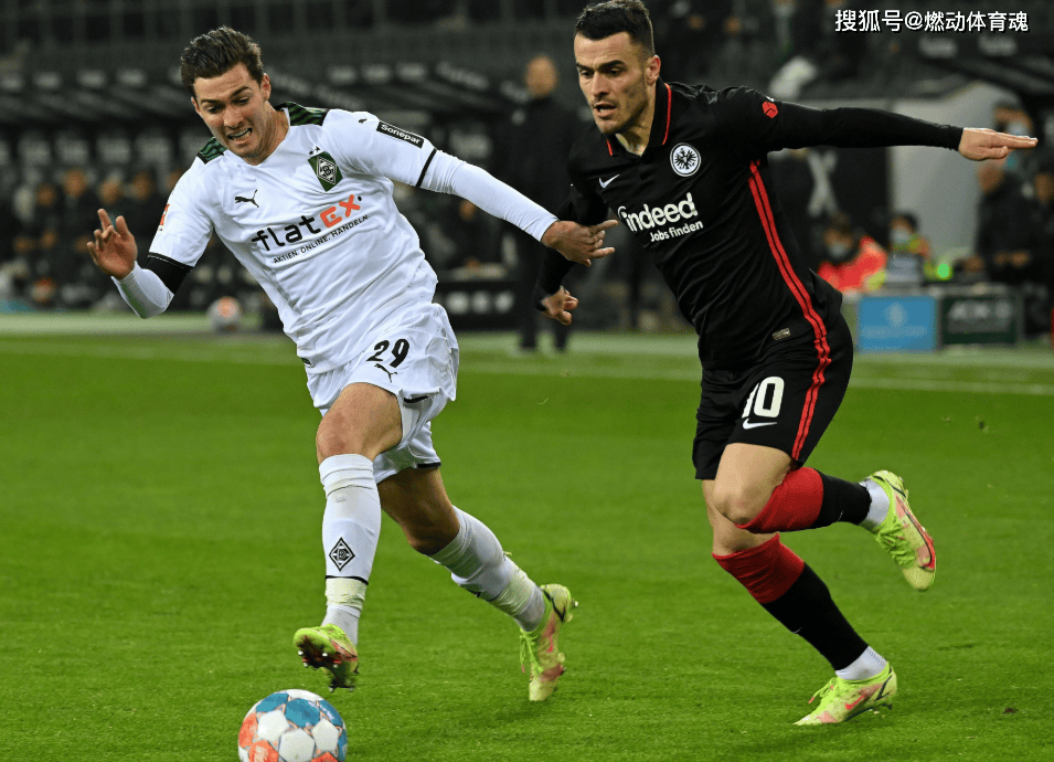 包含门兴格拉德巴赫主场完胜，保持胜利势头的词条